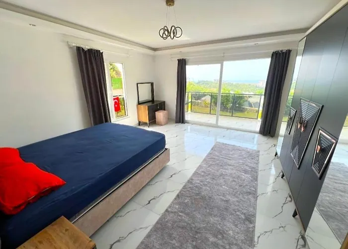 Elegant Private With Garden & Pool *