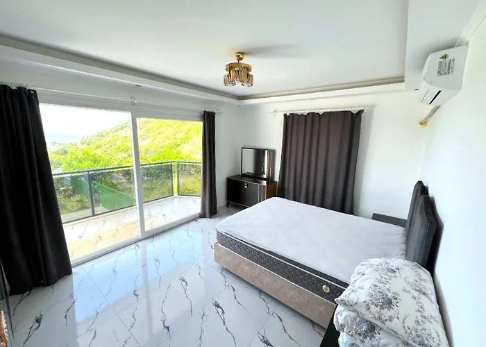 Elegant Private With Garden & Pool ألانيا