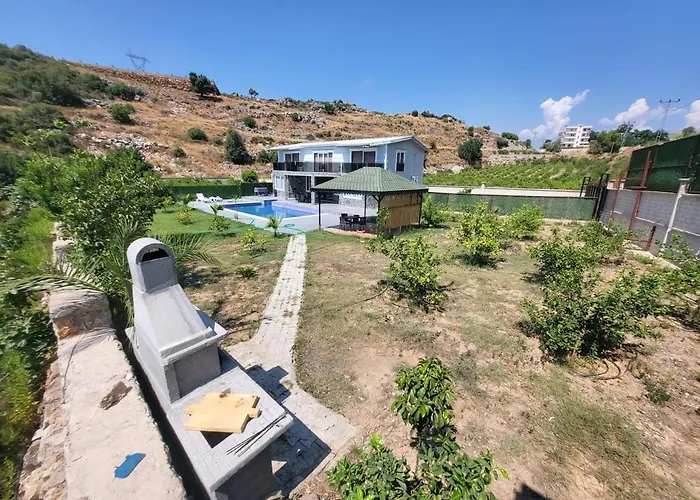 Elegant Private With Garden & Pool ألانيا