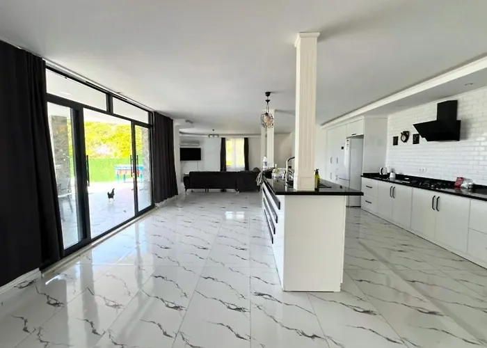 Elegant Private With Garden & Pool * ألانيا