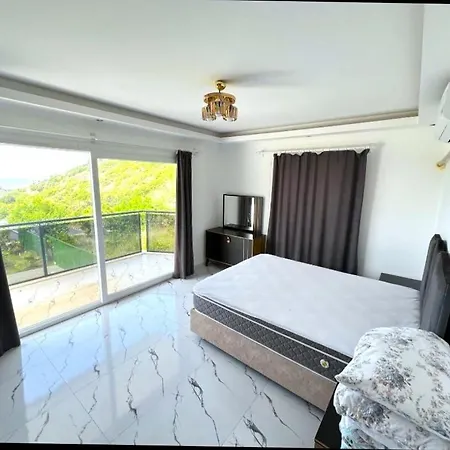 Elegant Private With Garden & Pool אלאניה