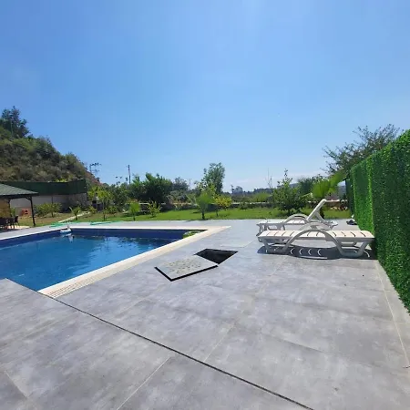 Villa Elegant Private With Garden & Pool