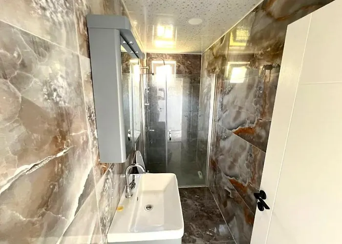 Elegant Private With Garden & Pool וילה *