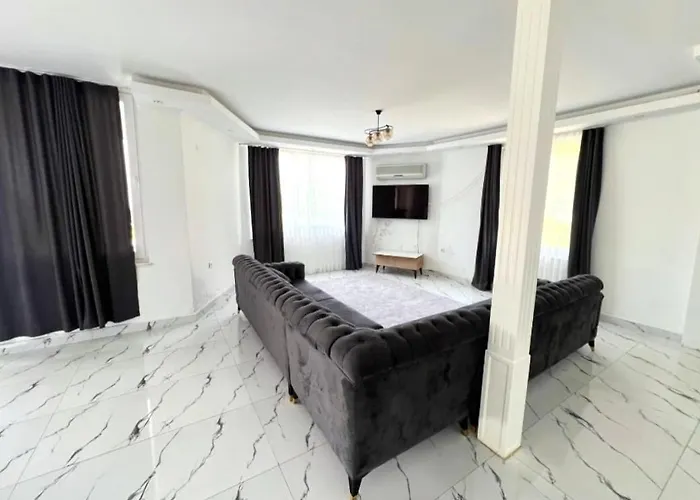 Elegant Private With Garden & Pool וילה אלאניה