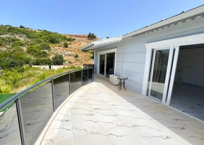 Elegant Private With Garden & Pool Willa