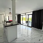 Elegant Private With Garden & Pool Βίλα Αλάνια