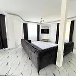 Elegant Private With Garden & Pool Βίλα Αλάνια