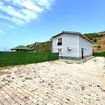 Elegant Private With Garden & Pool Βίλα